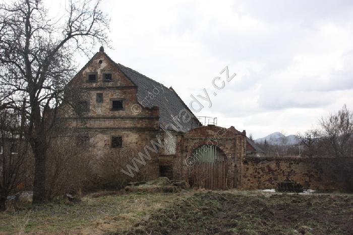 vrchnostenský dvůr