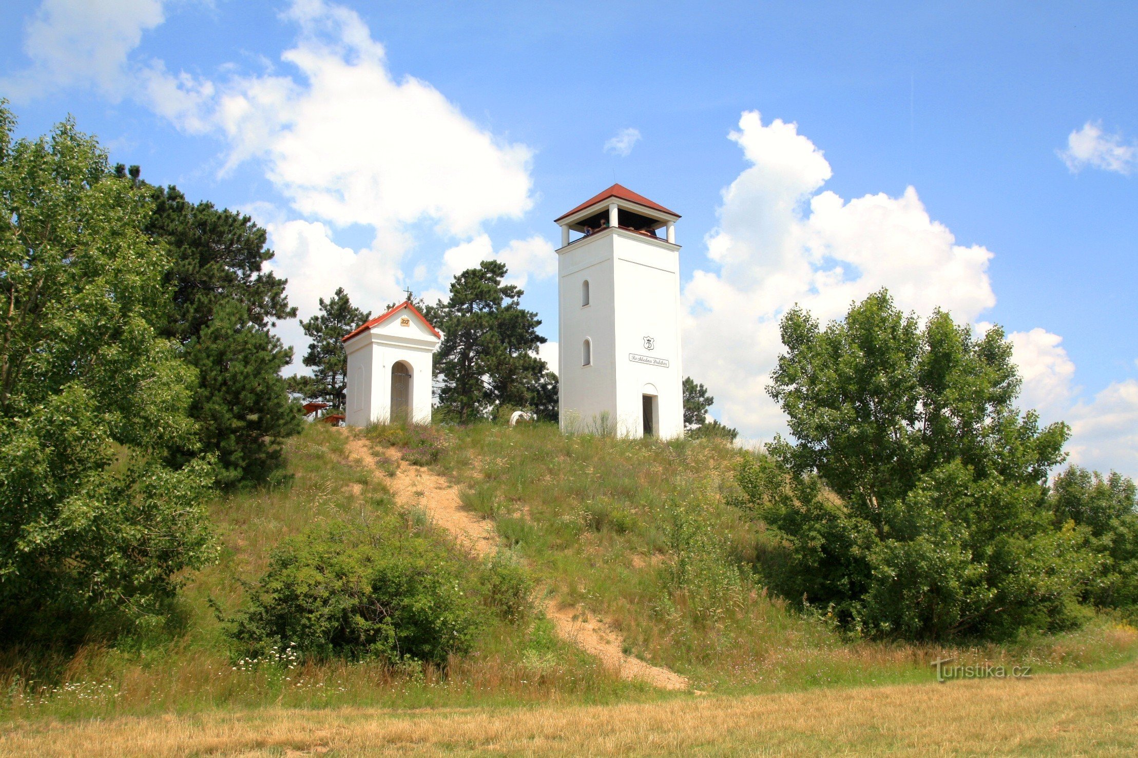 De top van Golgotha ​​met de kapel van St. Urbana en de uitkijktoren van Dalibor