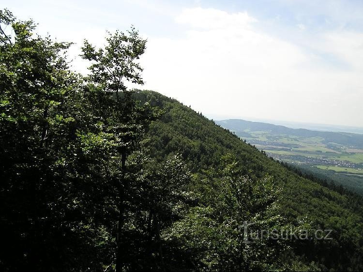 Krátká-toppen från Dlouhá-toppen: Utsikt över Krátká-toppen från Dlouhá-toppen