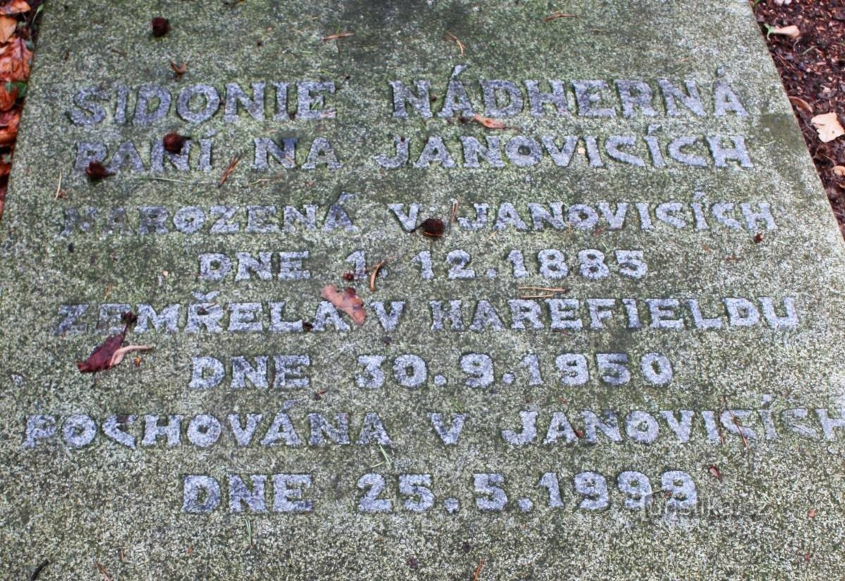 Vrchotovy Janovice - Sidonia Nádherná の墓石