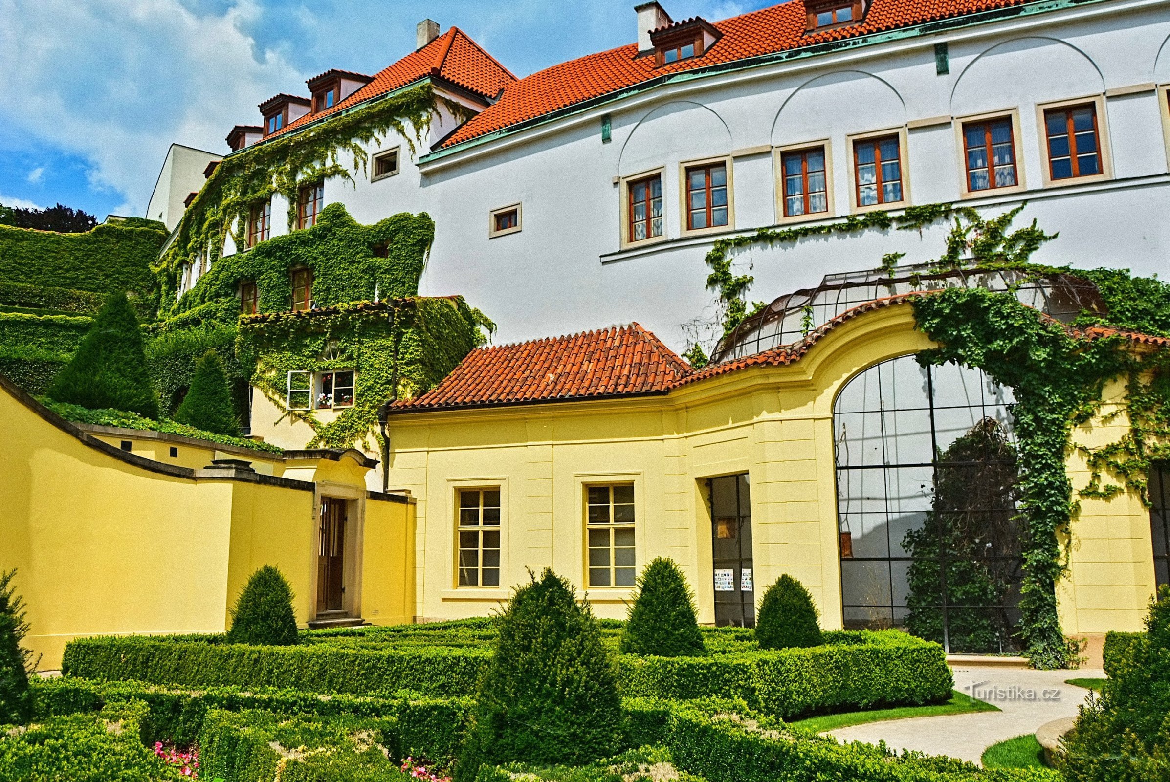 Grădina Vrtbovská cu vedere frumoasă la Praga