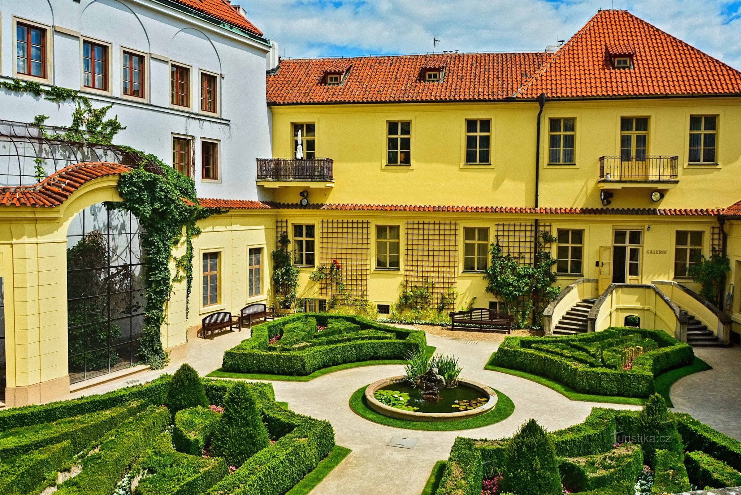 Grădina Vrtbovská cu vedere frumoasă la Praga
