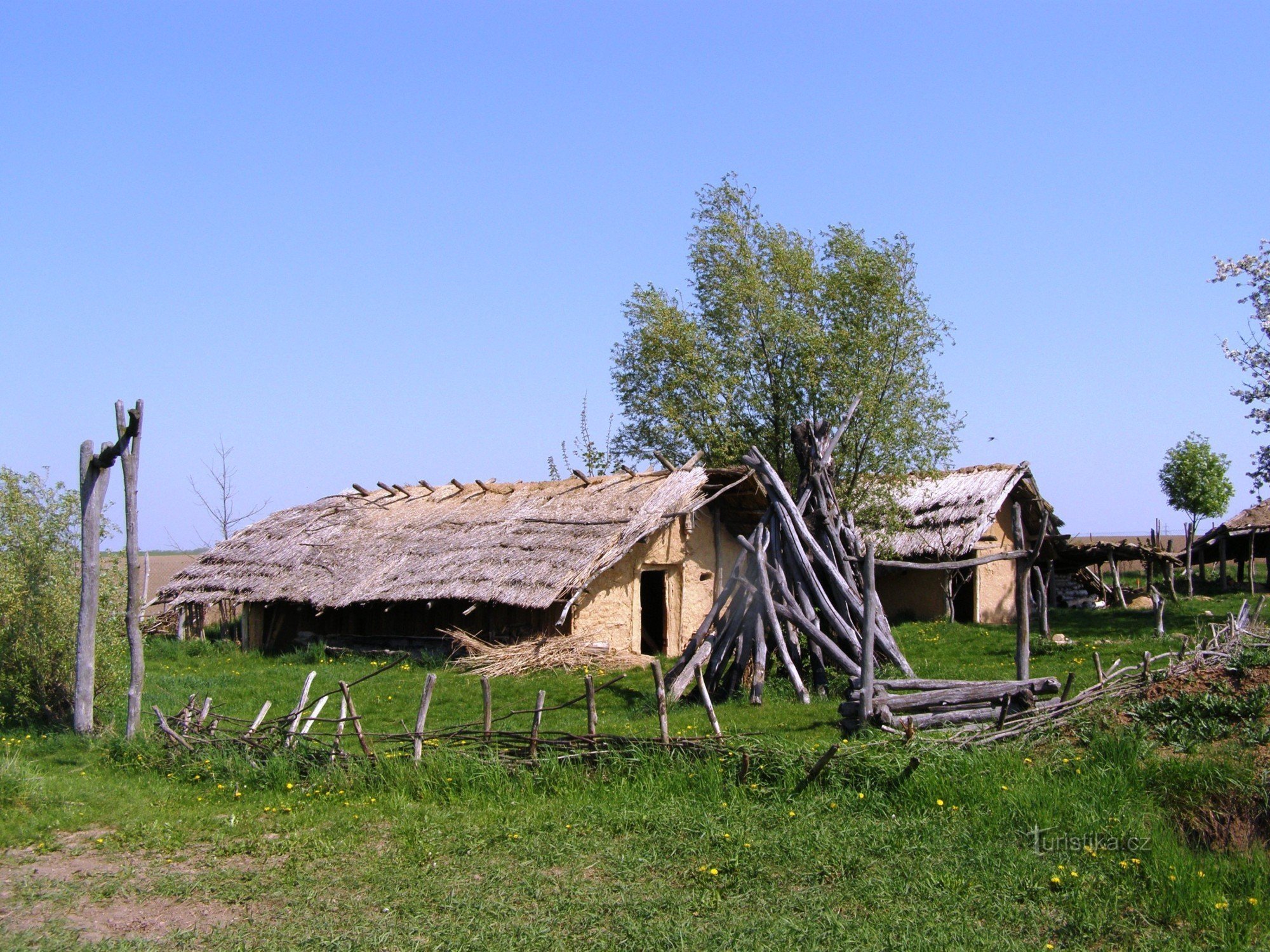 Všestary - kokeellisen arkeologian keskus