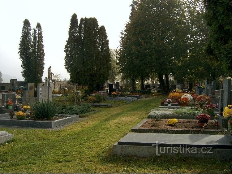 Všestary - kyrkogård