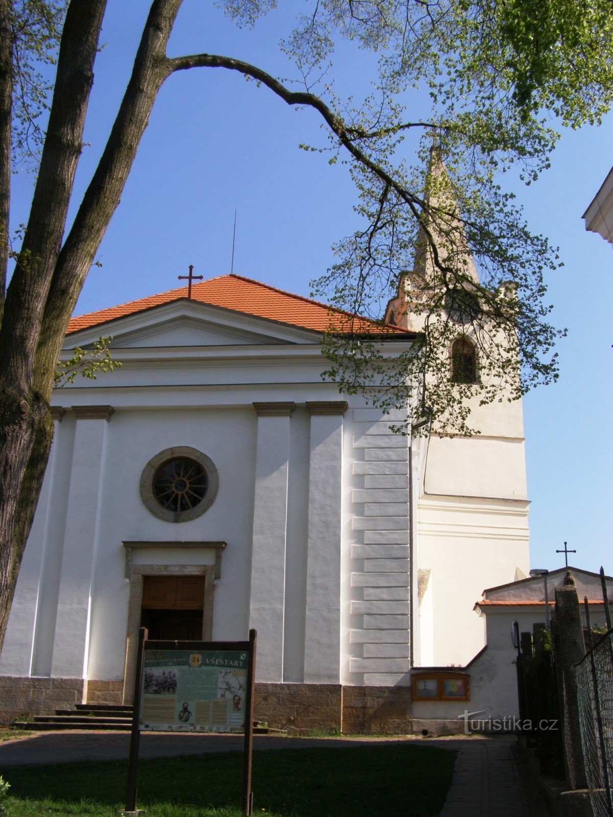 Všestary - Den heliga treenighetens kyrka