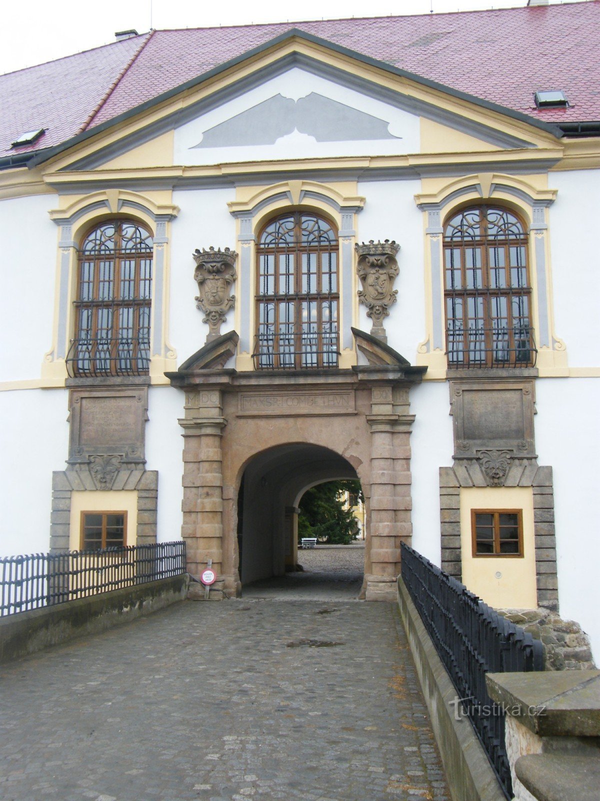 rising from the dead in Děčín