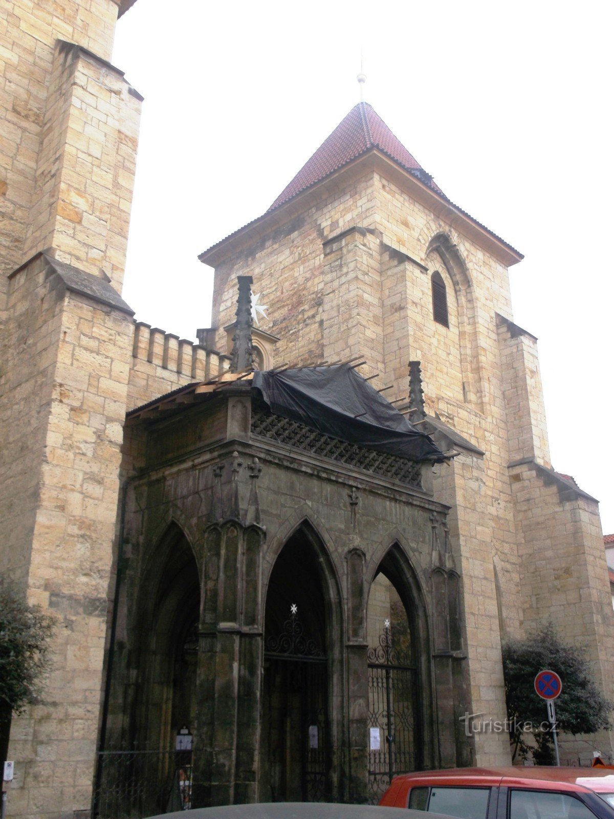 a templom bejárata