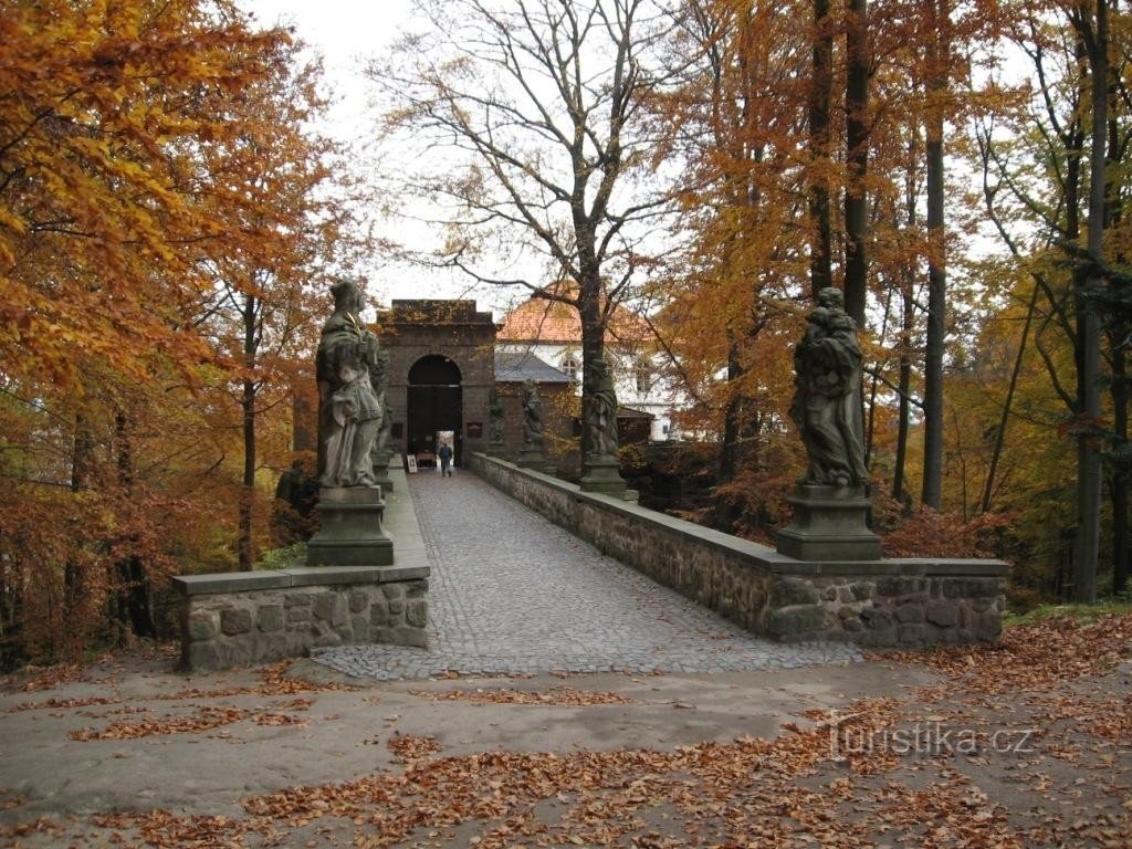 entrada al castillo de Valdštejn