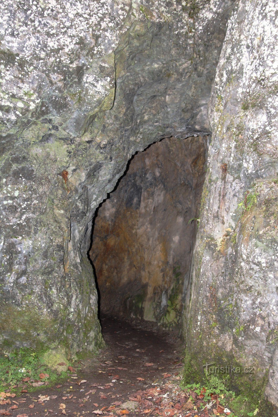 Indgang til Kalova díra-grotten