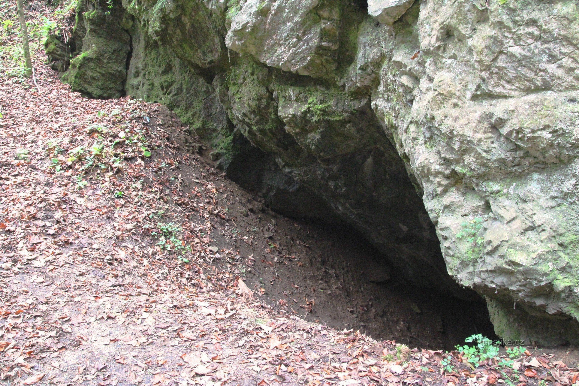 Vstup do jeskyně Mastný flek