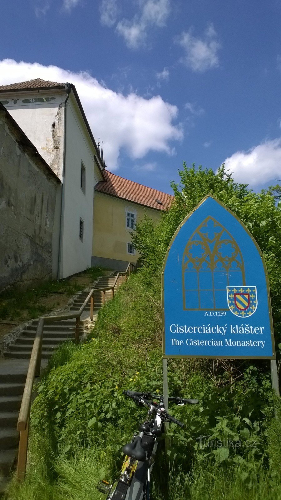 Eingang zum Kloster.