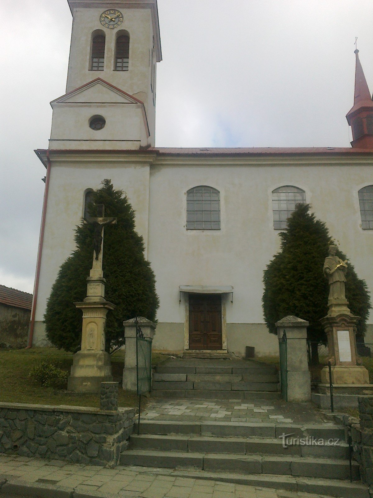 L'entrée de l'église