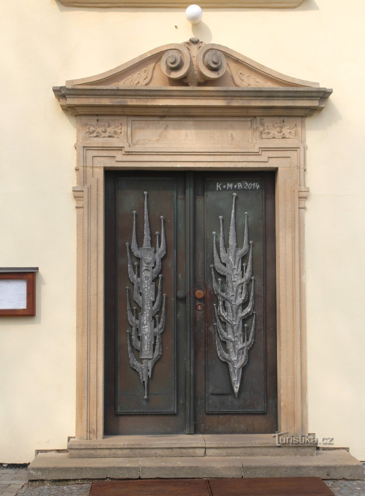 L'entrée de l'église