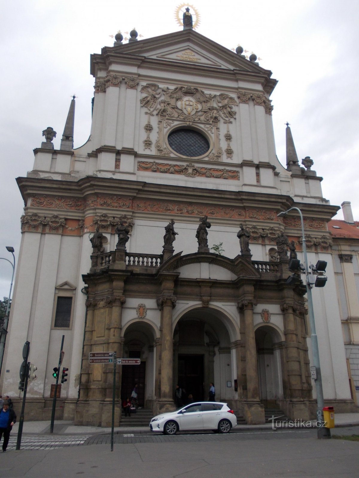 a Szent templom bejárata. Loyol Ignác