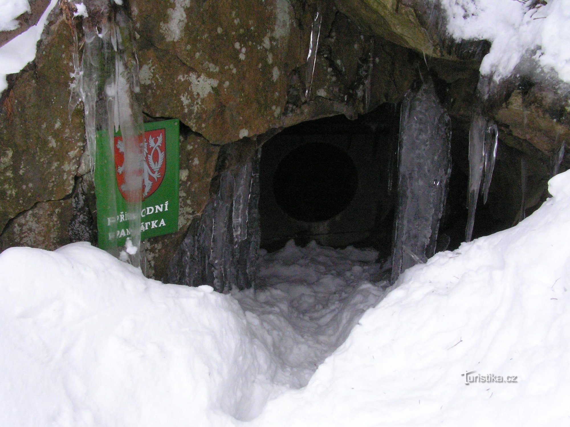 Entrada al túnel inferior (accesible solo para investigación)