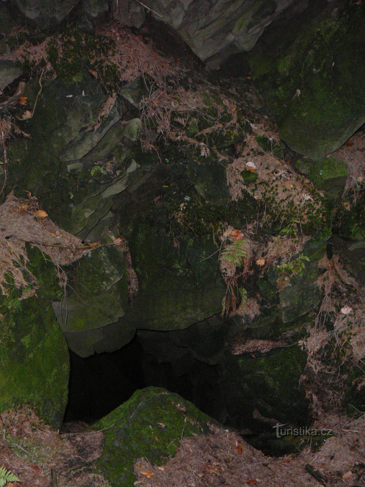 Entrée de la grotte froide