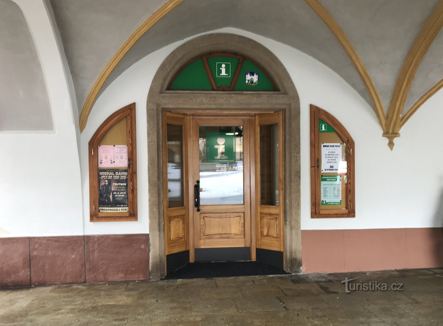 Bejárat a TIC Trutnovba