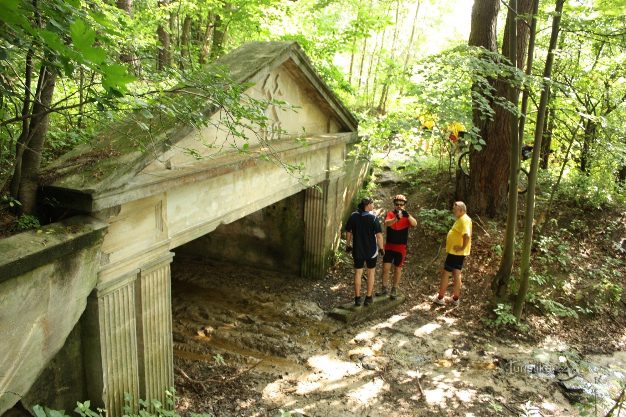 Entrance to the kaolin quarry tunnel in Vidnav