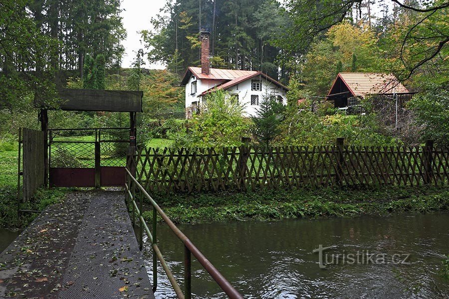 Wejście do doliny ze wsi Bílek