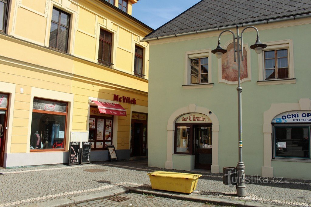 Ingång till gränden från torget