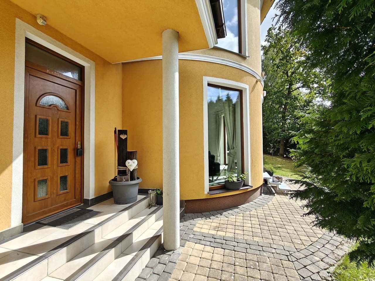 Vstup do Villa OTARI