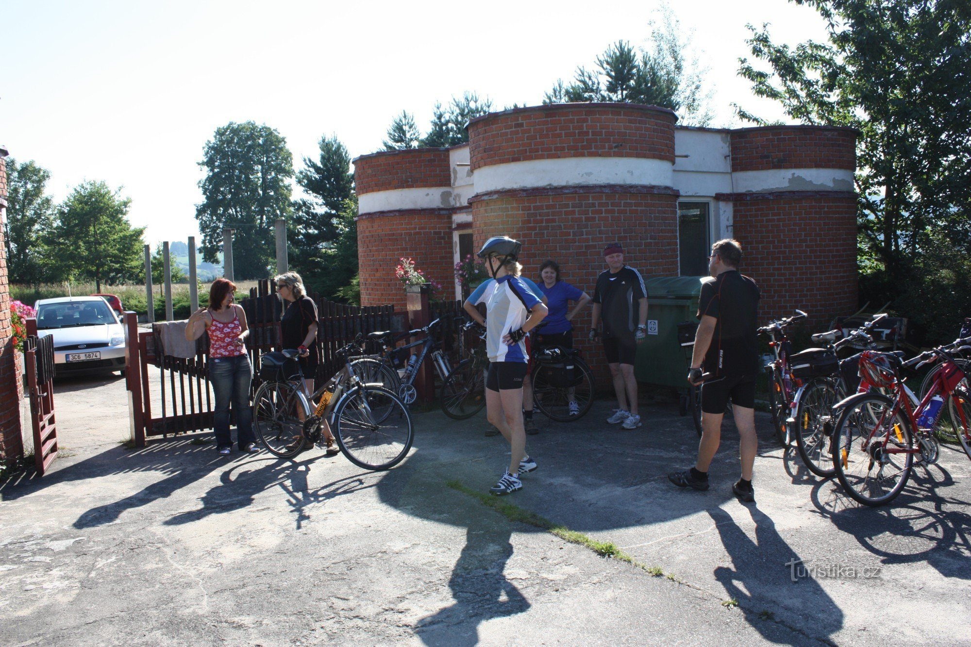 Entrée depuis la cour de l'école