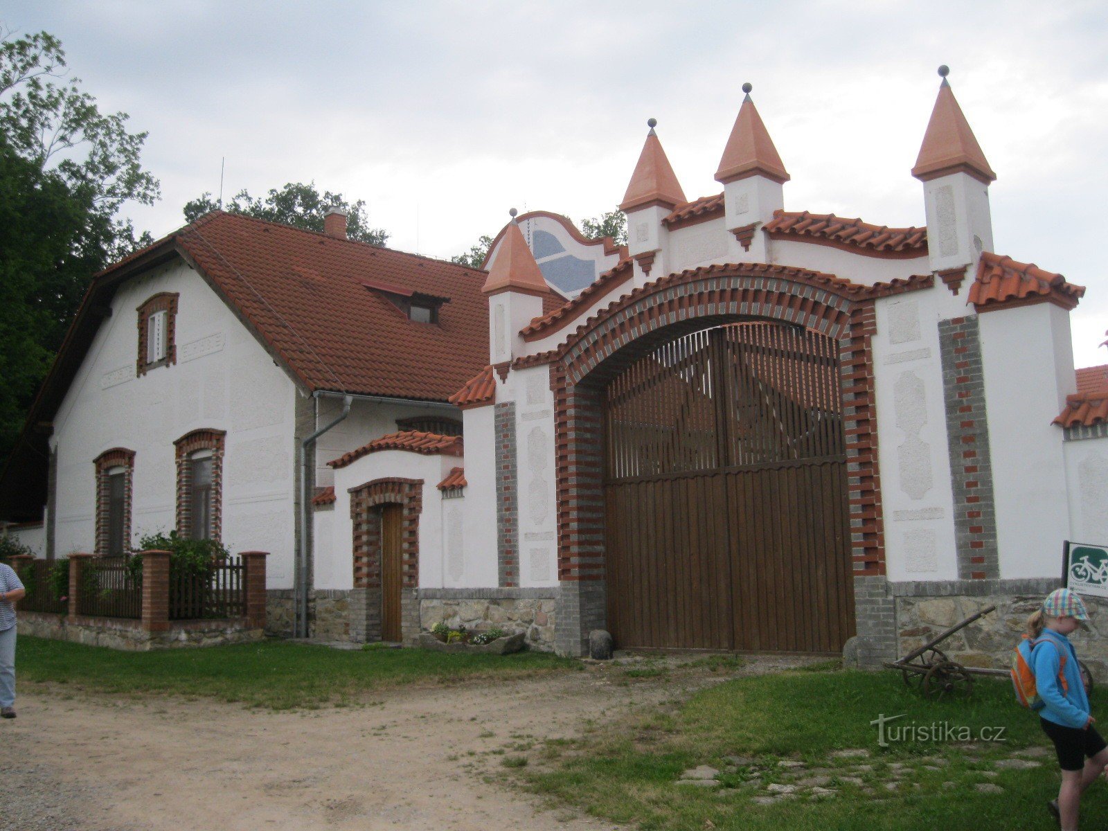 Entrance gate