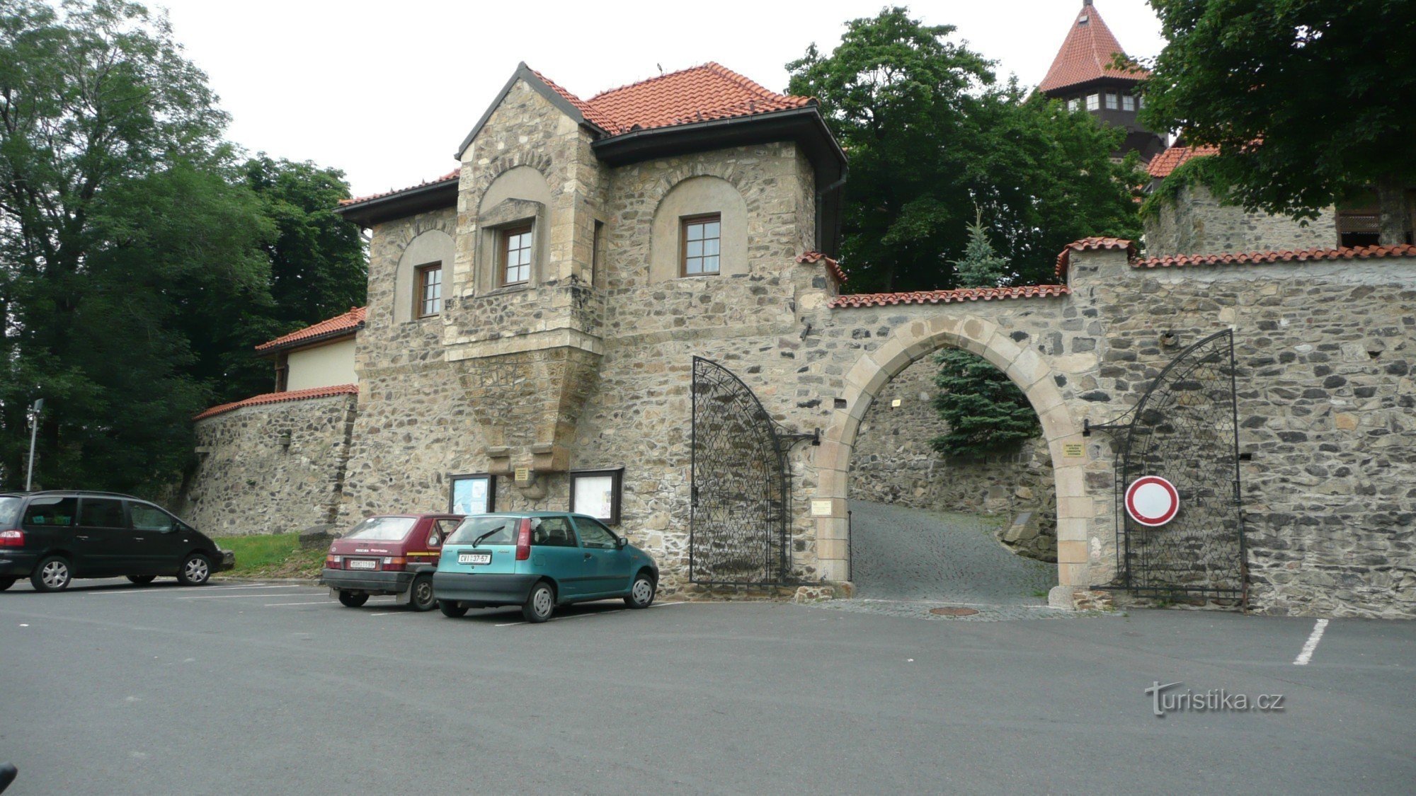 Ingångsporten till slottet Hněvín