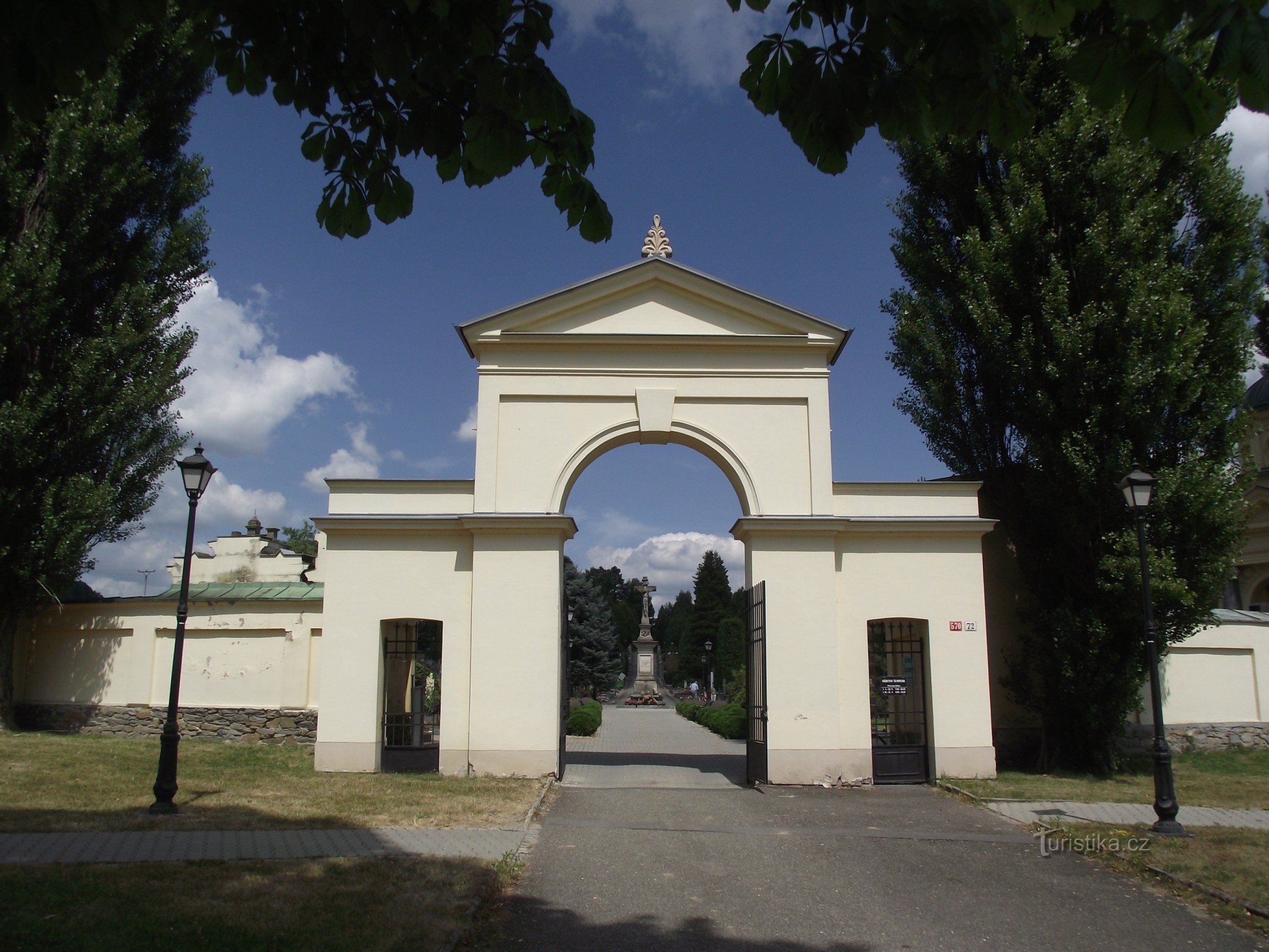 porte d'entrée spk. cimetière