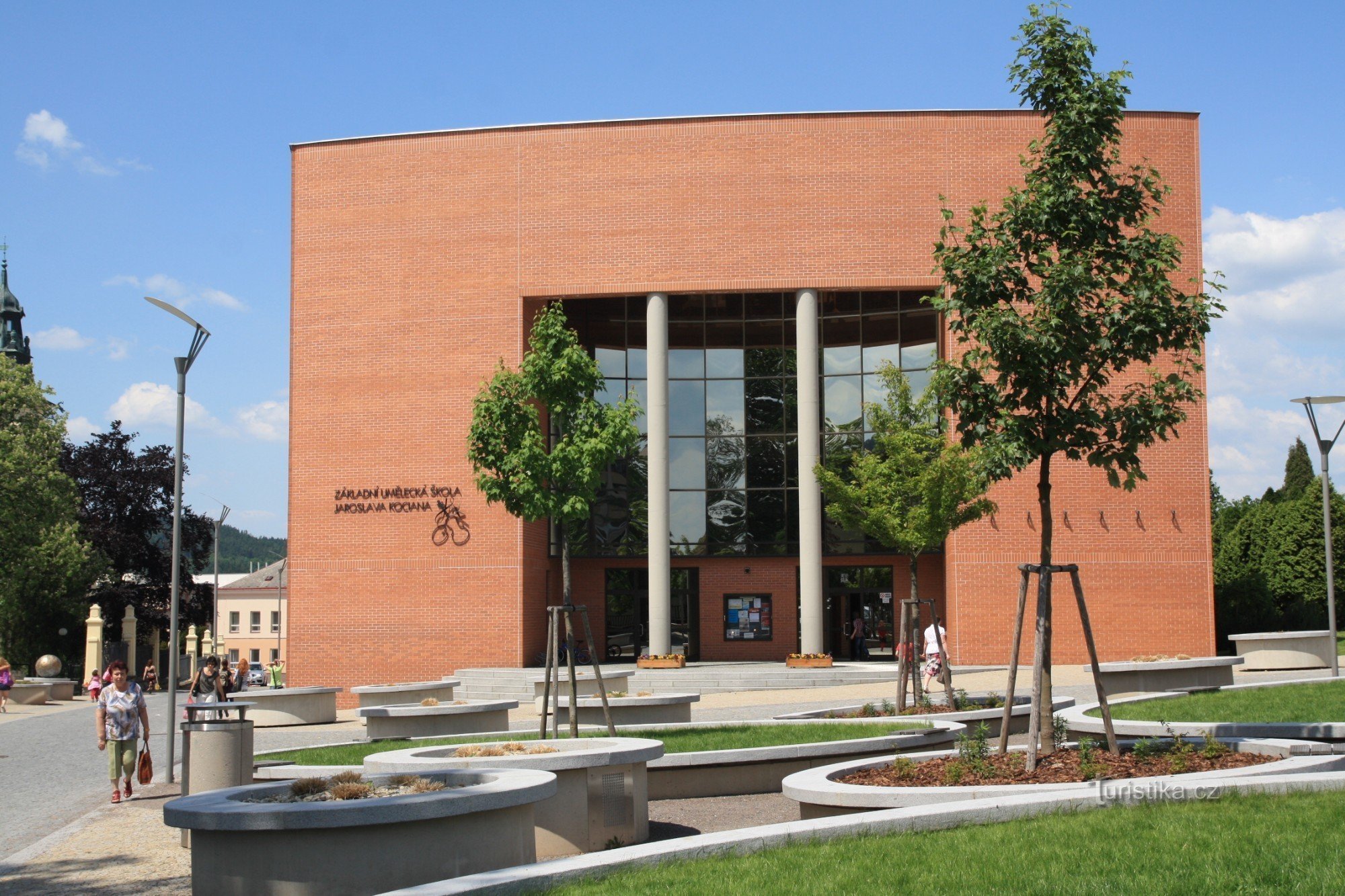 Partie d'entrée de l'école