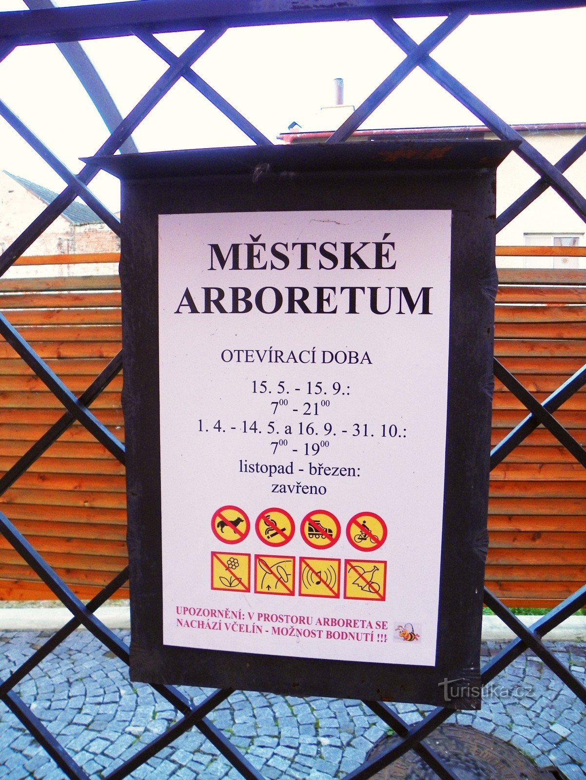Arboretum entrance information
