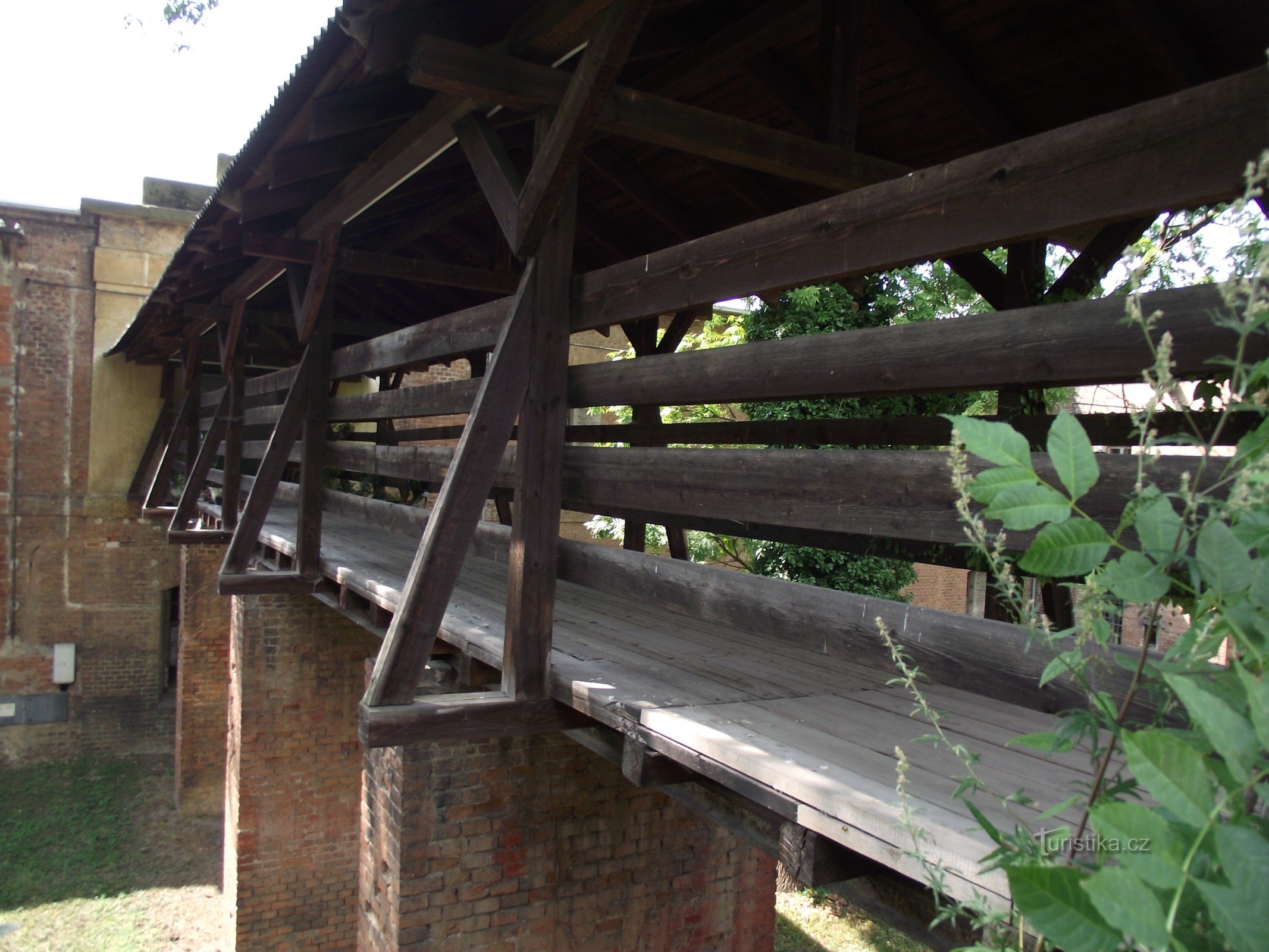 a ponte de entrada do forte