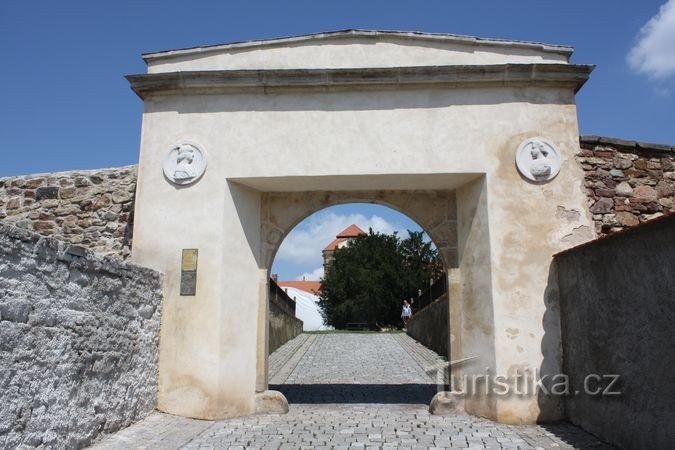 Portal de entrada da porta do castelo