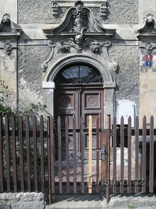 Portal de entrada de la antigua rectoría