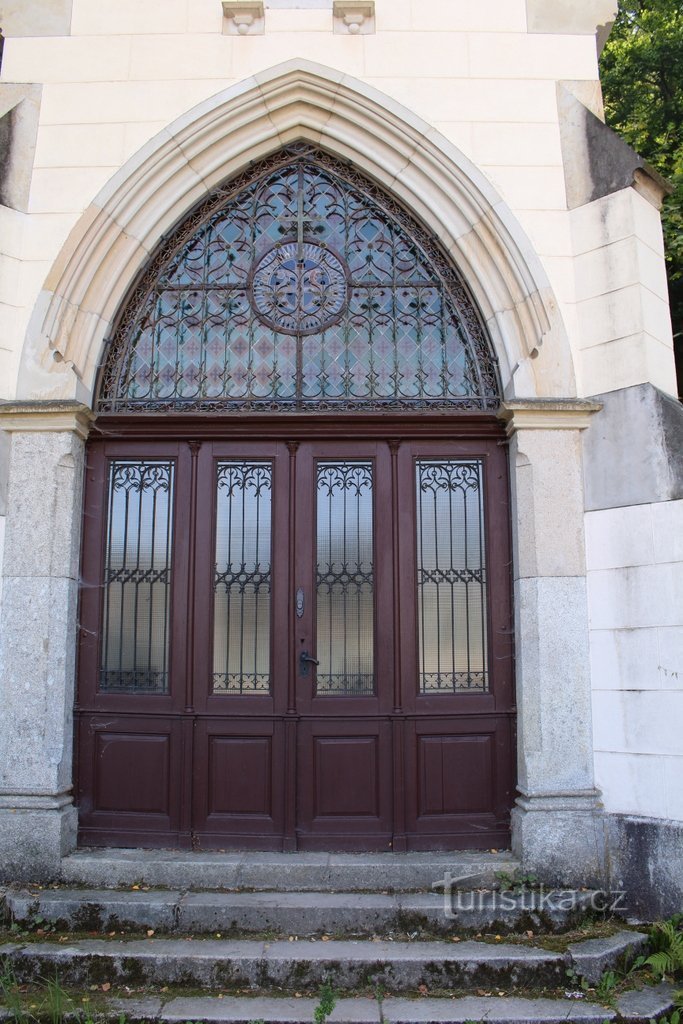 A kápolna bejárati oldala