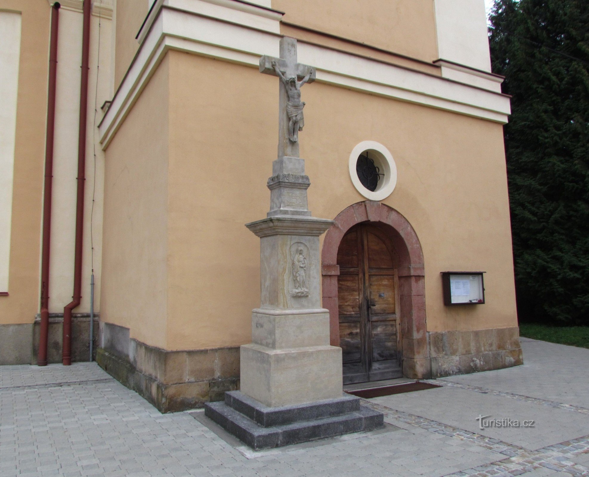 A walk to the Holy Water and a visit to the castle in Malenovice