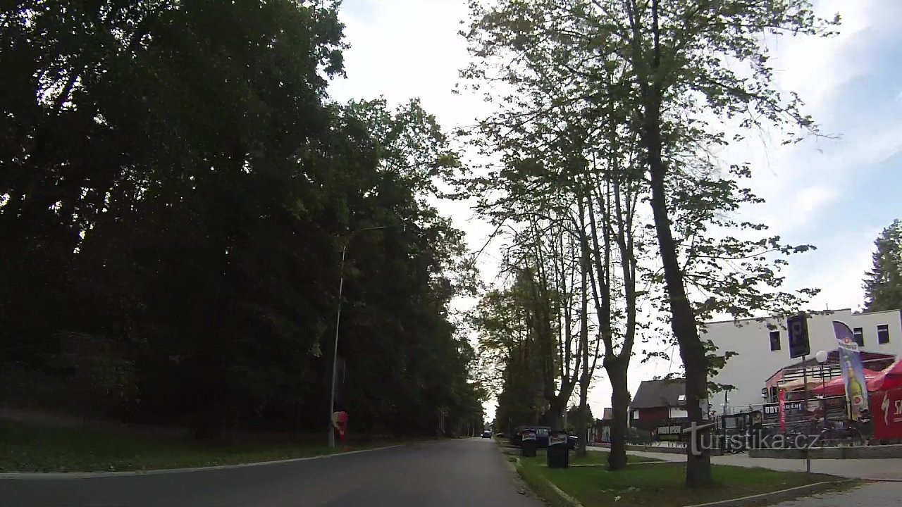 Une promenade le long de l'appartement de Hradec