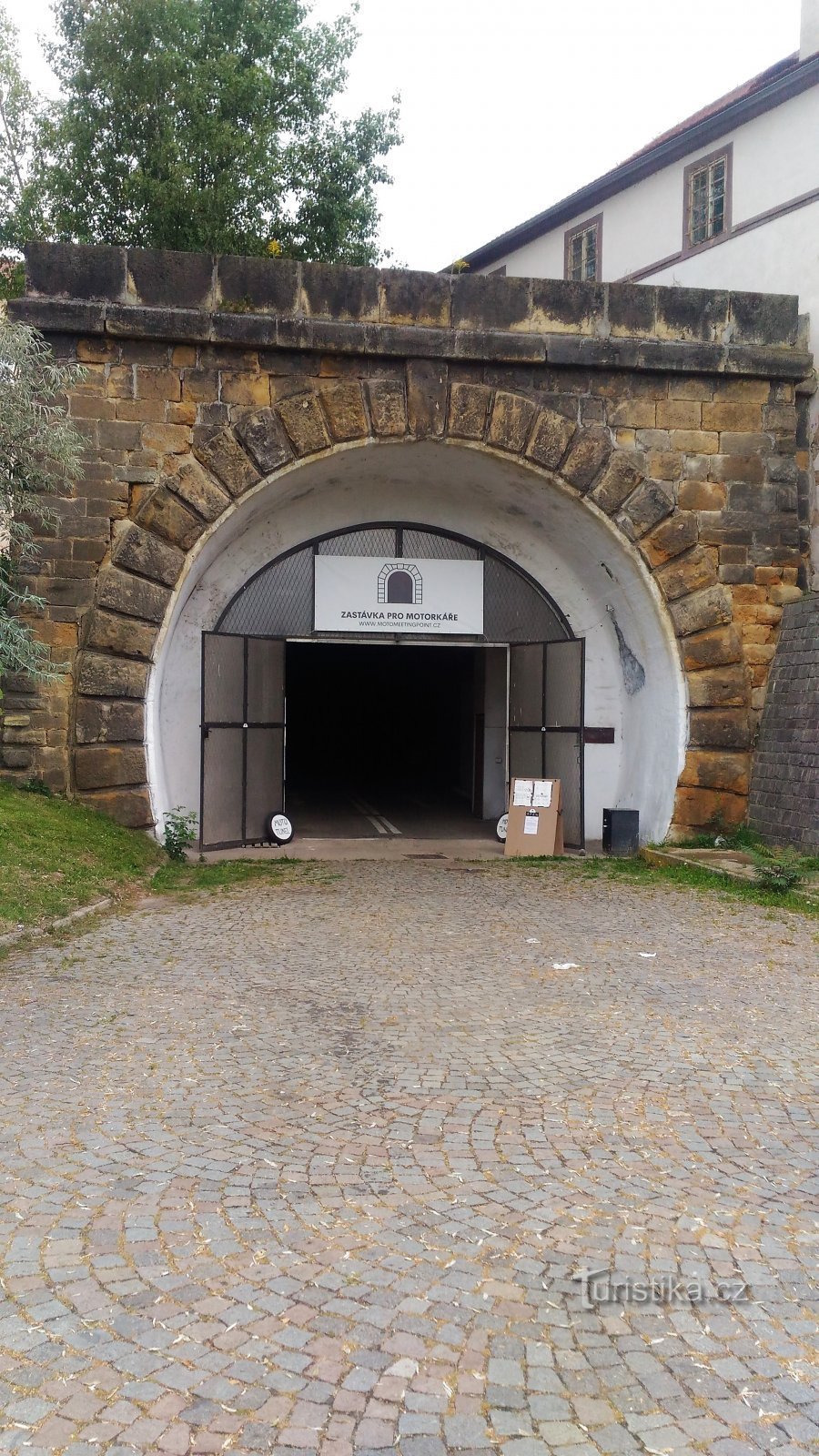 tunnelens østlige portal