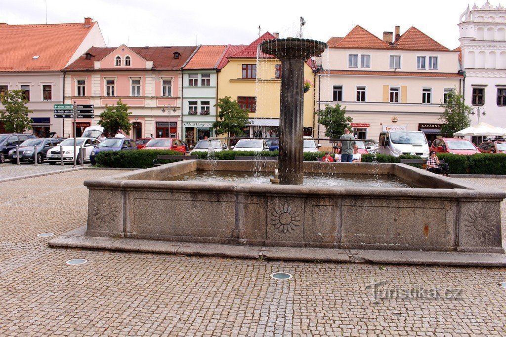 Côté est de la fontaine