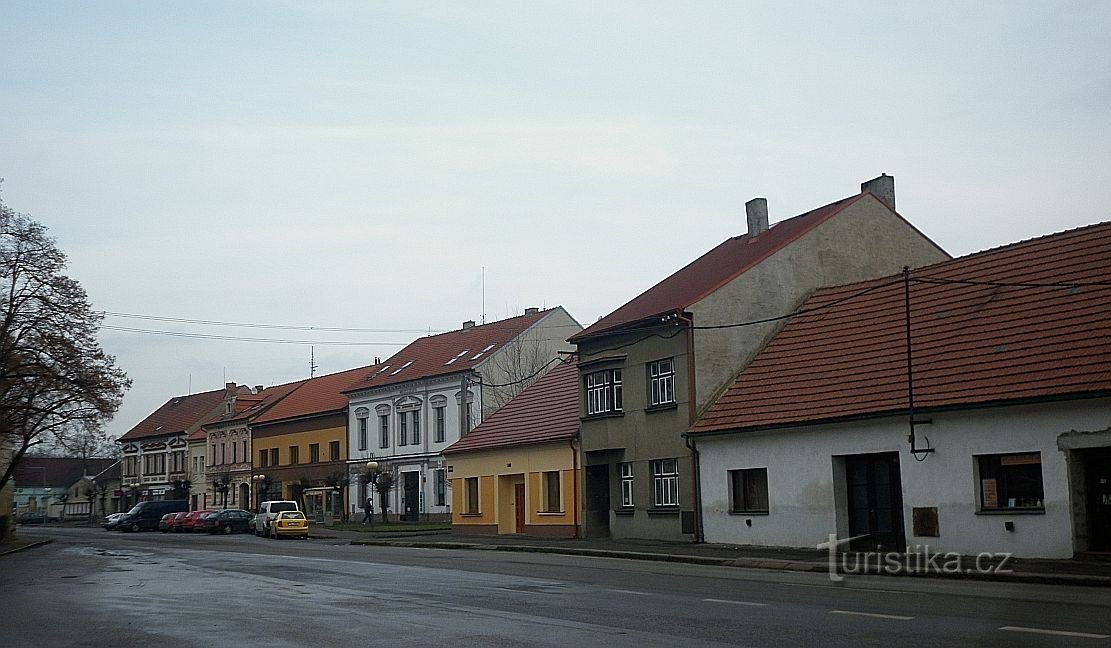 lado leste da praça