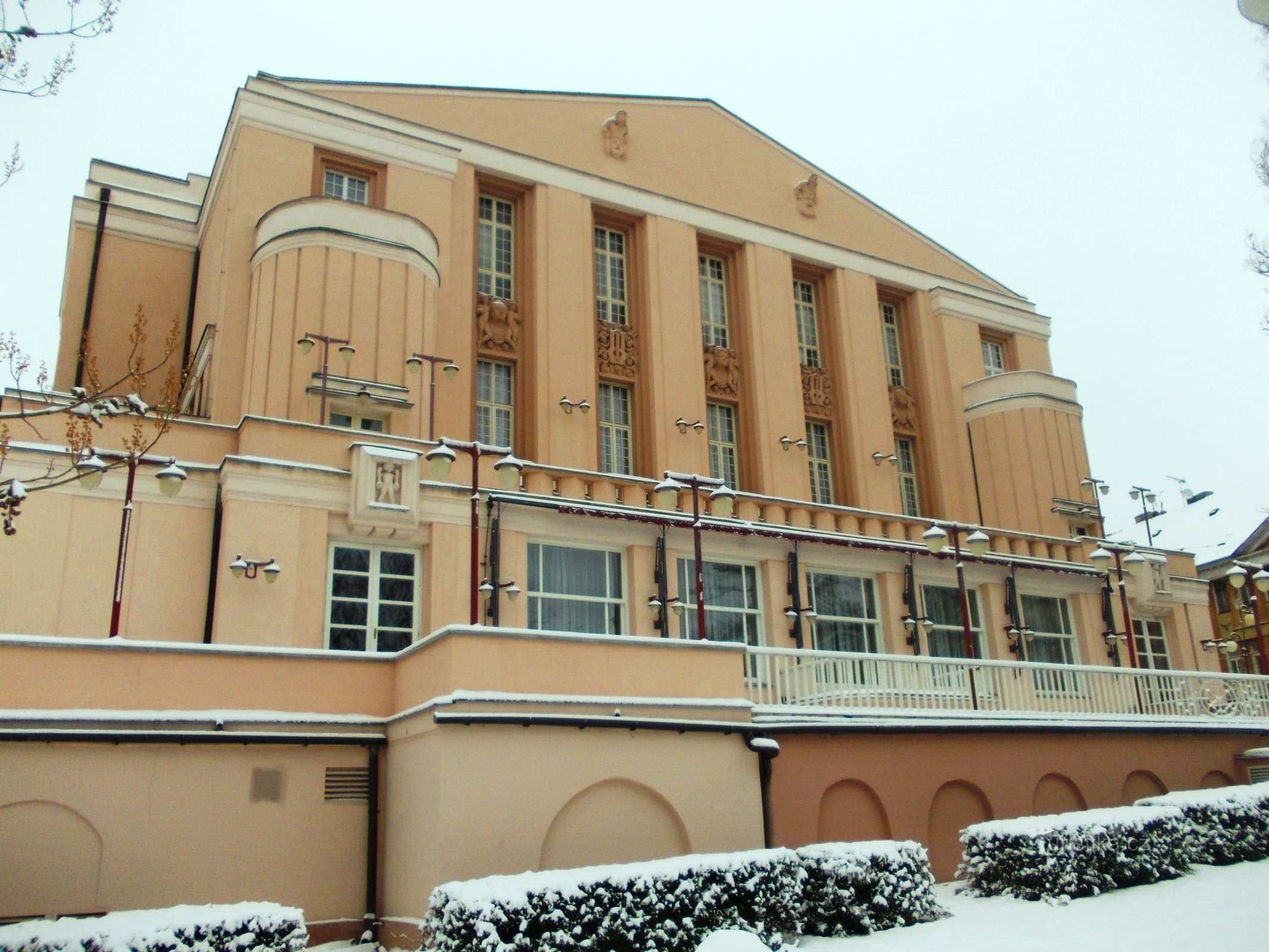 la parte orientale dell'edificio del teatro