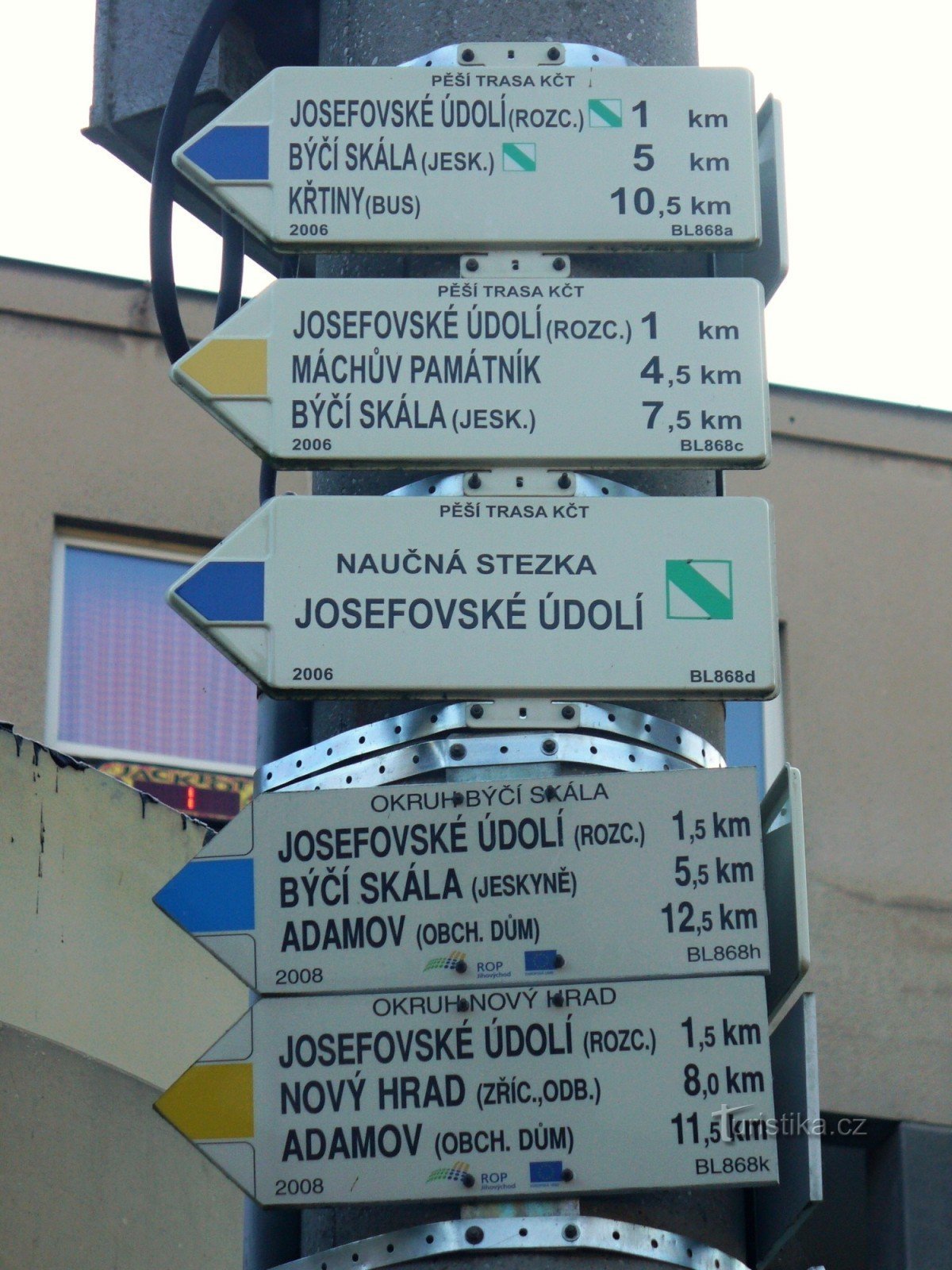 The default signpost in Adamov