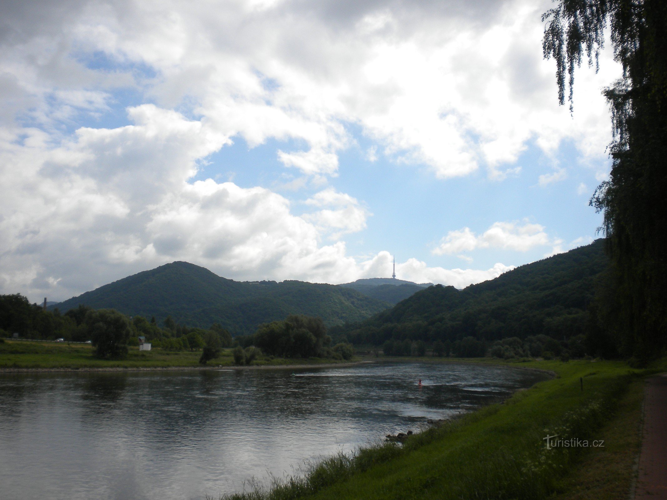 Beech Mountain protruding from Velké Březn.