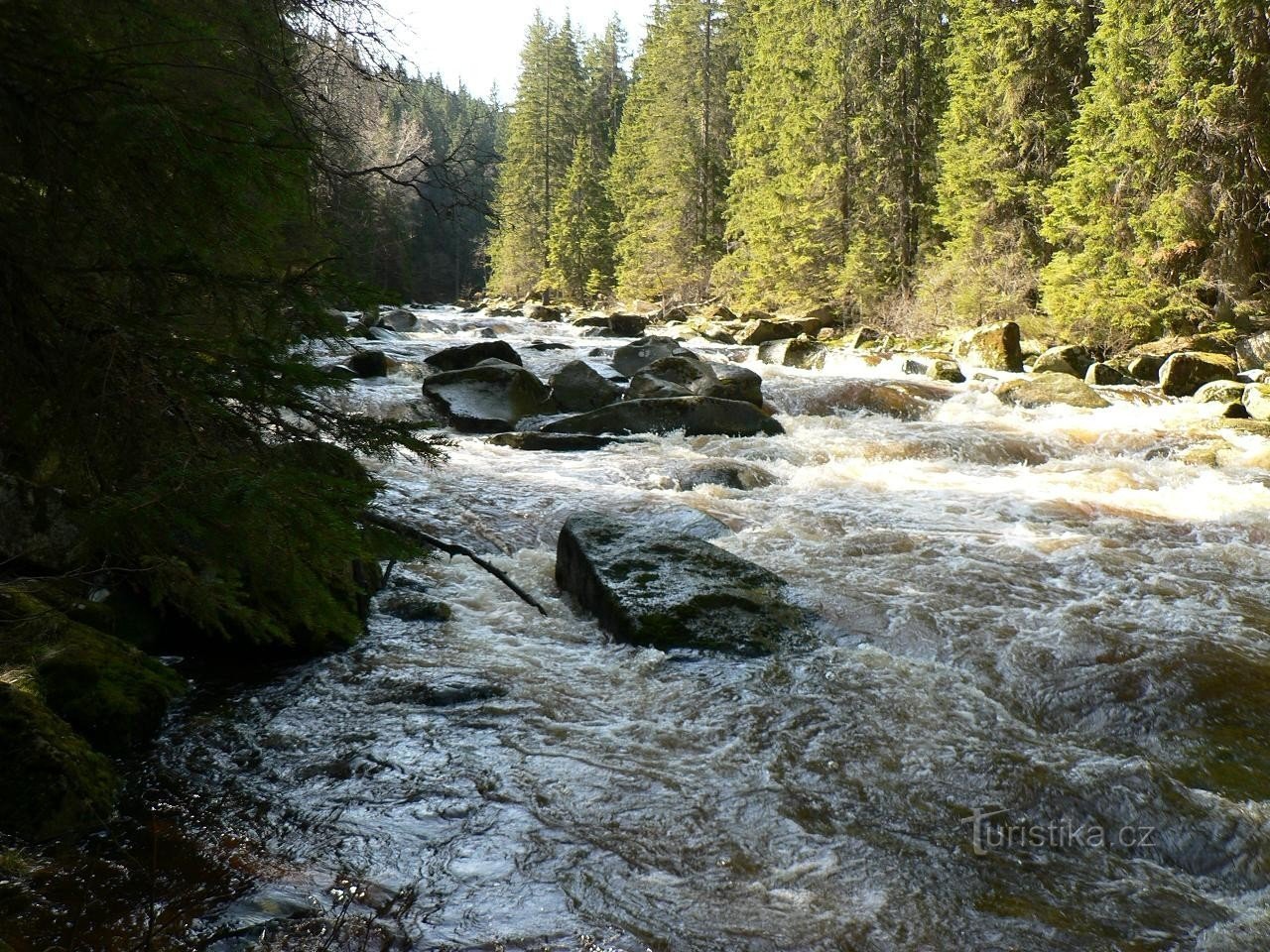 Lontra, sopra la passerella di Hálková