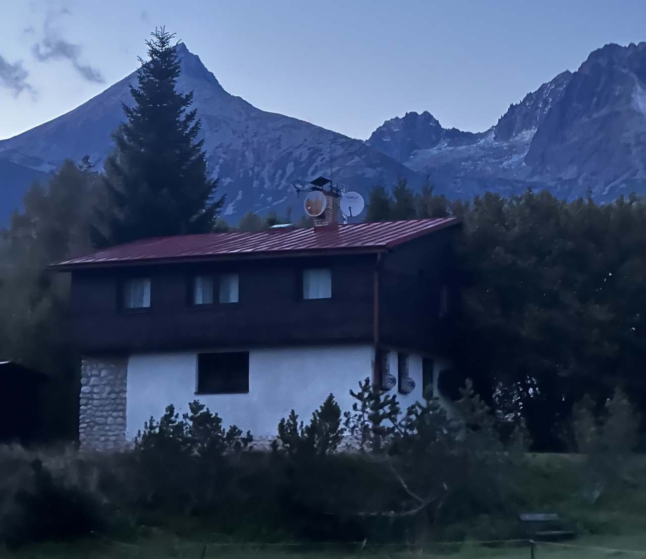 Vyhľad na štíty Tatier Končistú a Gerlach