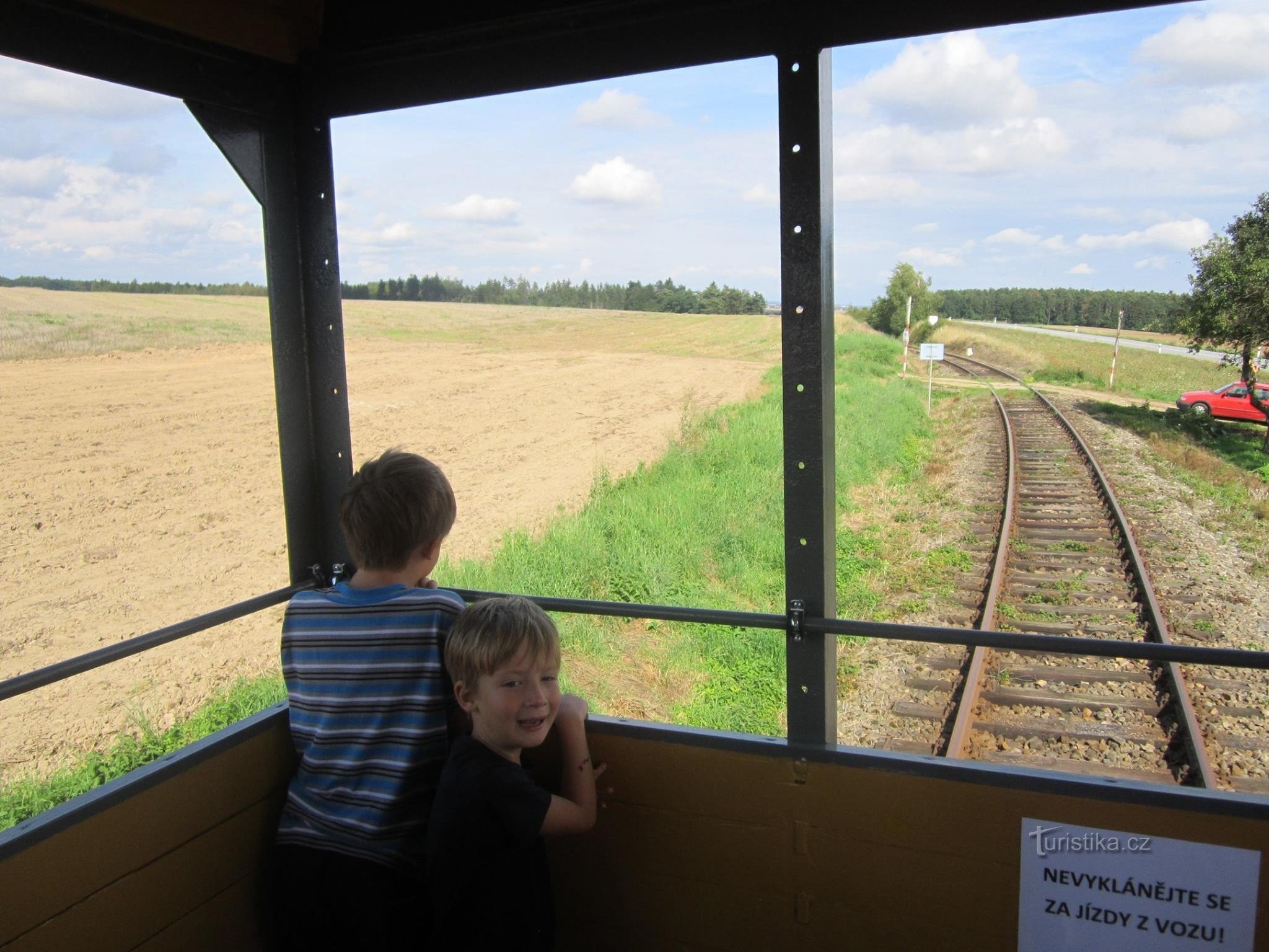 Udsigt over landskabet fra observationsbilen