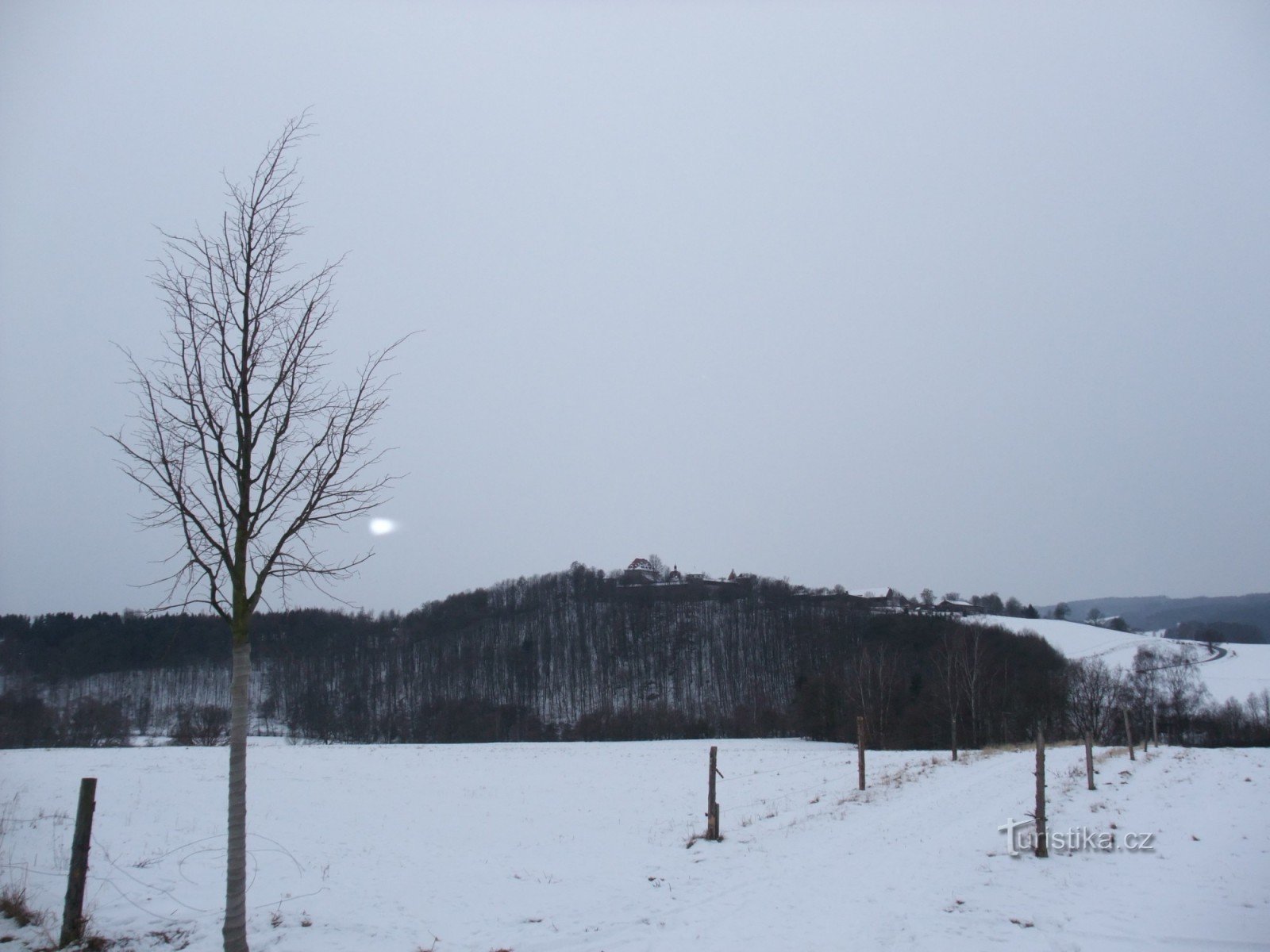 Pogled na Hohenberg, 1 km stran