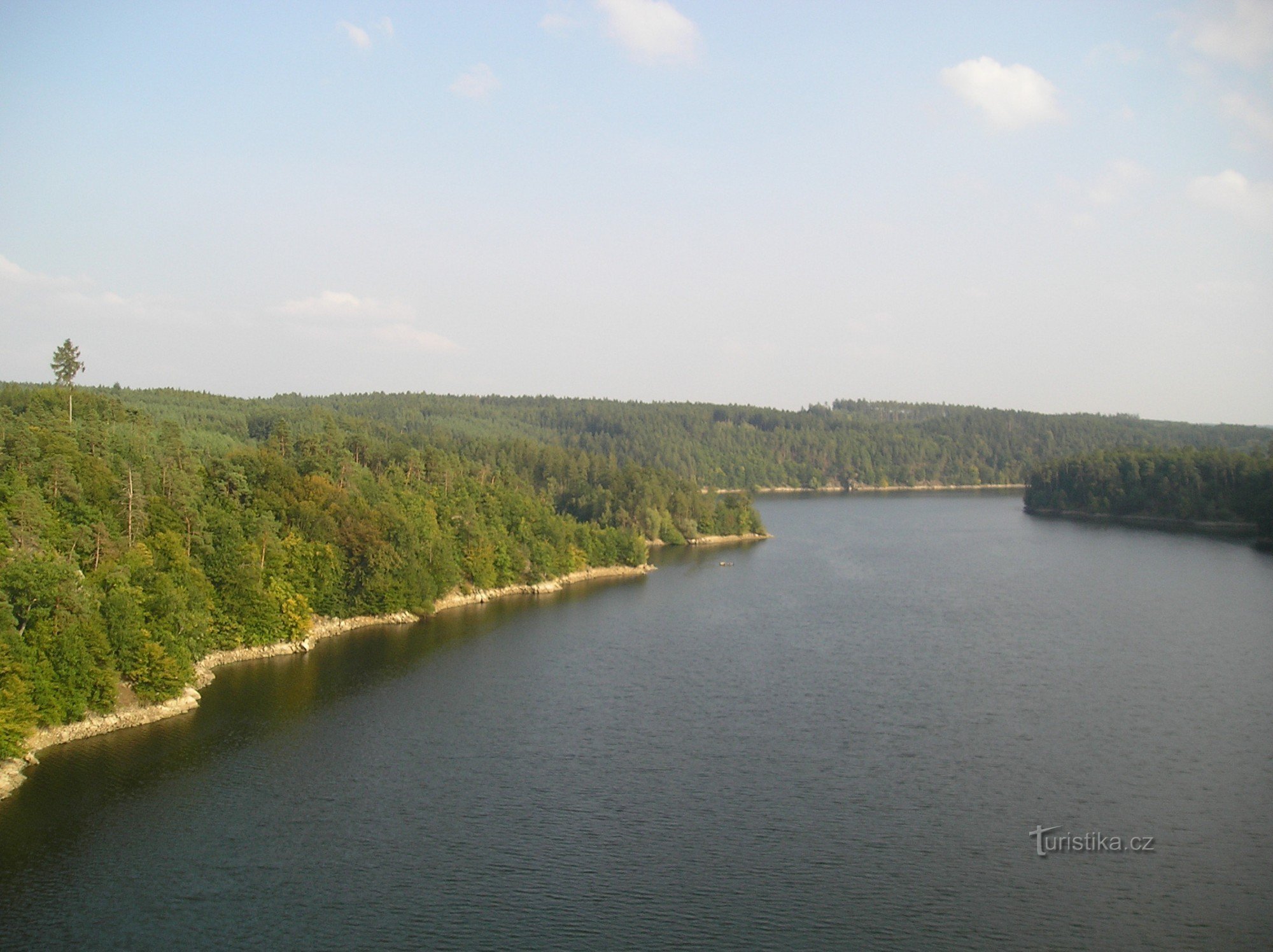 Vista del embalse de Dalešická