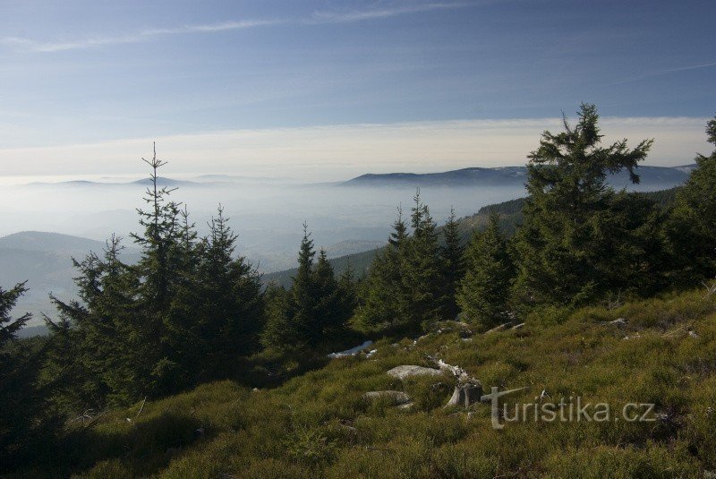 Vue vers le sud-ouest avec Jęráb et Srázna