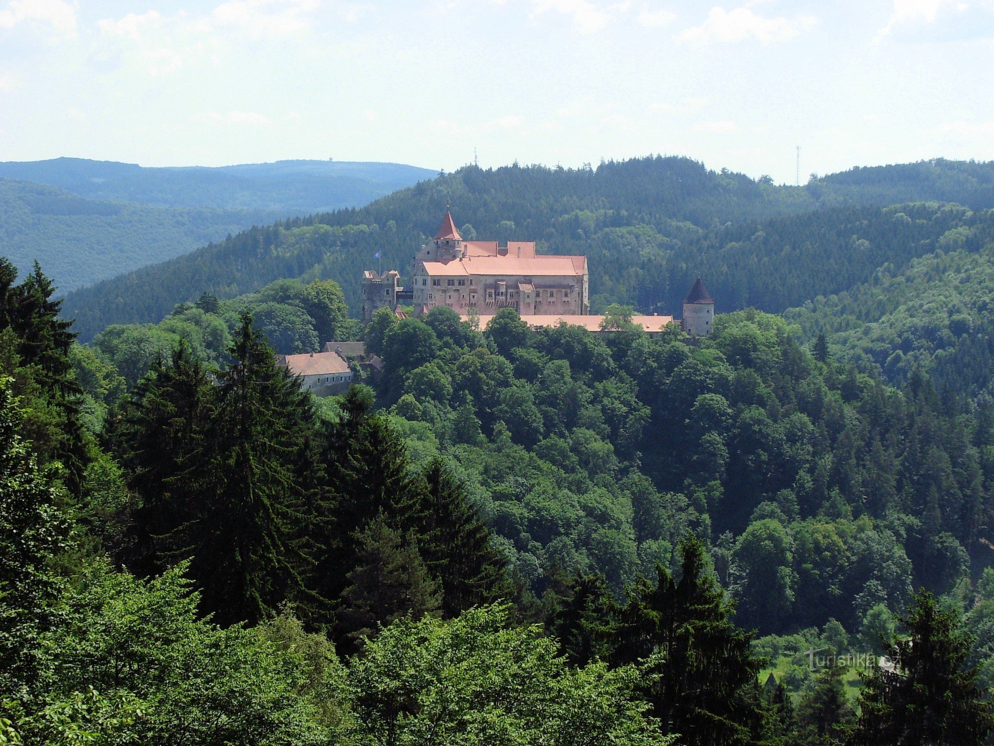 Vedere la Pernštejn de la belvedere Maruščina